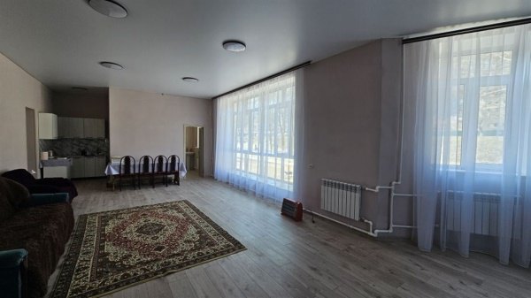 1-к квартира, 1/3 эт., 63м²